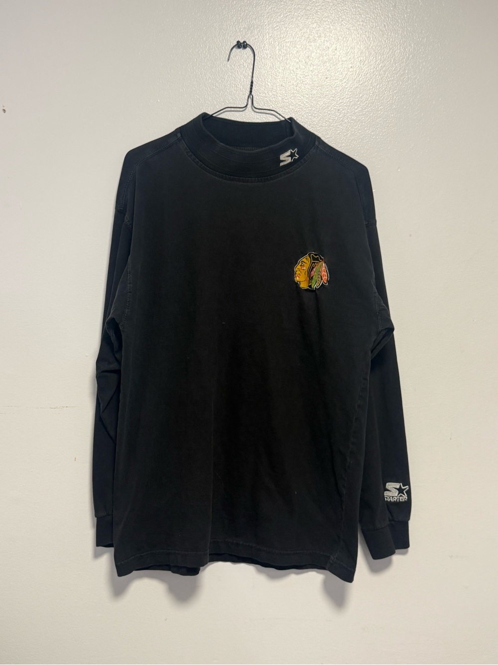 Starter Chicago Blackhawks Black Long-Sleeve Graphic Men's Shirt